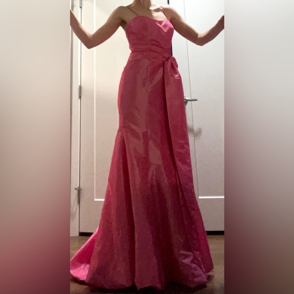 🩷Landa Formal Gown (Size 8)🩷 - Picture 15 of 16
